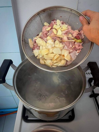 วิธีทำ ข้าวต้มไก่ใส่ข่า วิธีทำ ข้าวต้มไก่ใส่ข่า