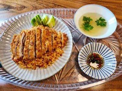 ข้าวคั่วน้ำพริกหมูทอด
