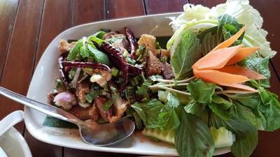 ลาบหมูกรอบ