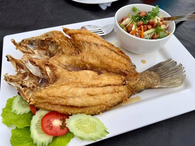 ปลากระพงทอดน้ำปลา