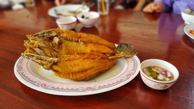 ปลากะพงทอดน้ำปลา
