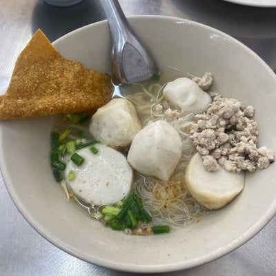 นายฮวด ก๋วยเตี๋ยวลูกชิ้นปลา ทำเอง ( รัตนา ) ซอยพญานาค