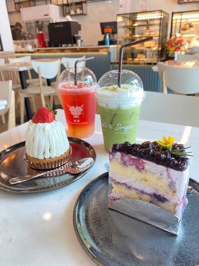 White Dragon cafe & bistro