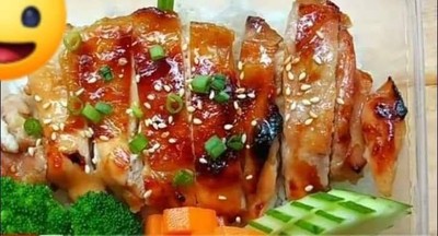 ข้าวหน้าไก่ย่าง+  2  กล่อง +แป๊ปชี  32m.    ราคา ฿ 200