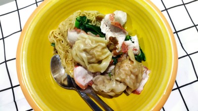 บะหมี่เกี๊ยวกุ้ง