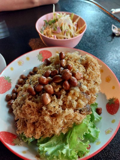 ยำปลาดุกฟู