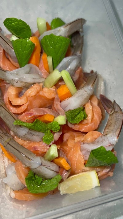 แซลมอนพันกุ้งค็อกเทล