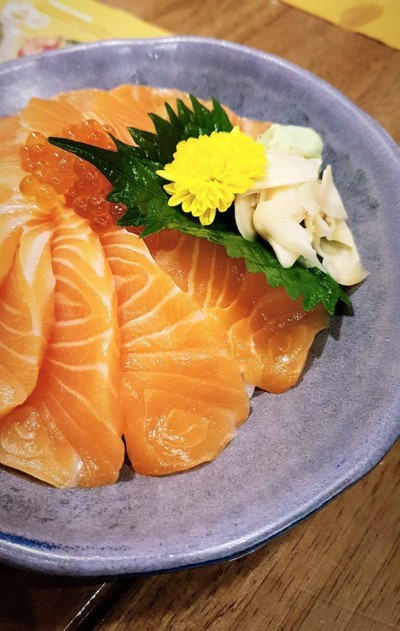 Salmon ikura don