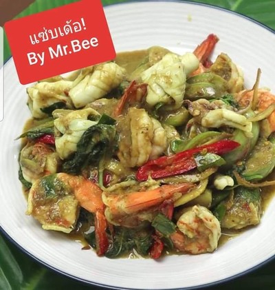 ข้าวหน้า  .แกงเขียวหวามแห้ง  ราคา  ฿115 บ.