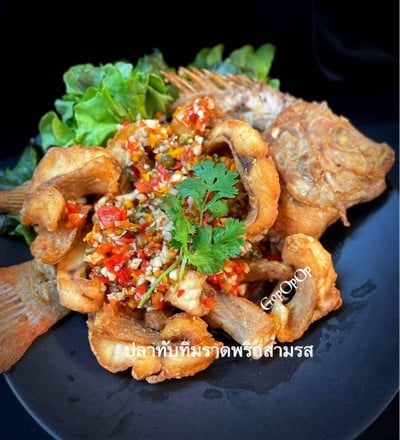 วิธีทำ ปลาทับทิมราดพริกสามรส วิธีทำ ปลาทับทิมราดพริกสามรส