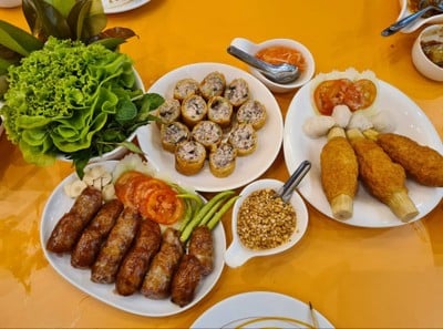 อาหาร หรือ เครื่องดื่ม