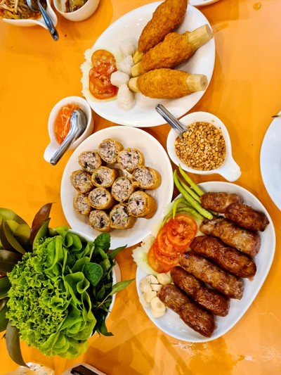 อาหาร หรือ เครื่องดื่ม