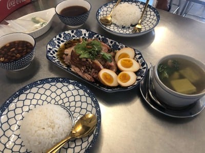 เมนูของร้าน ขาหมูกระทะทอง(ต้มถั่ว) คลองสาน - เจริญนคร - ตากสิน