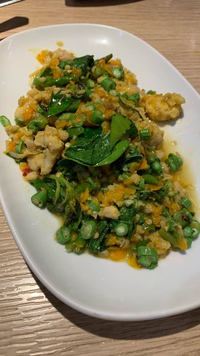 เนื้อปลาน้ำดอกไม้ผัดพริกเหลือง