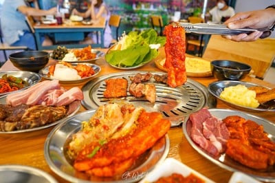 อาหาร หรือ เครื่องดื่ม