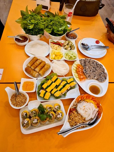 อาหาร หรือ เครื่องดื่ม