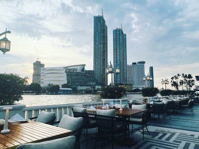 โต๊ะริมน้ำ