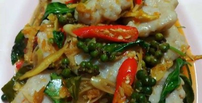 ข้าวหน้า ผัดฉ่า ปลากราย