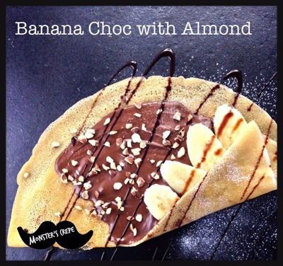 เครปกล้วยช็อคโกแล็ตโรยอัลมอนด์  Banana Chocolate with Almond