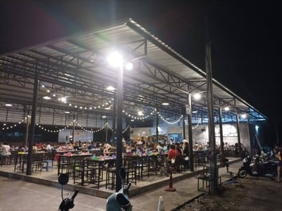 บรรยากาศ La-da ปิ้งย่างแอนด์ซีฟู้ค