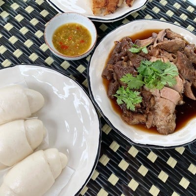 ขาหมูหมั่นโถว
