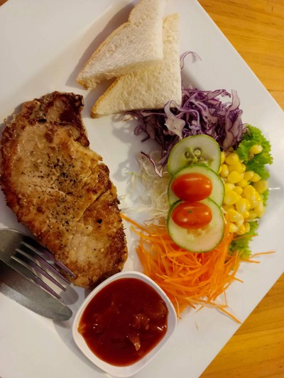 สเต็กหมูพริกไทยดำ