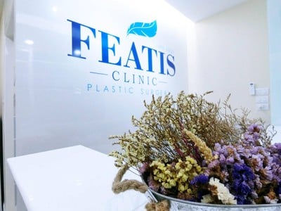 หน้าร้าน Featis Clinic ทองหล่อ