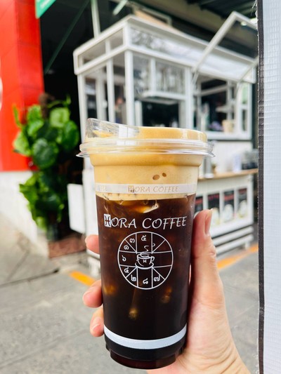 Americano ☕️ honey 🍯 by HORA COFFEE 