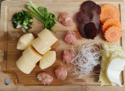 วิธีทำ แกงจืดเต้าหู้หมูสับ วิธีทำ แกงจืดเต้าหู้หมูสับ