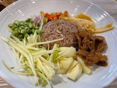 ข้าวผัดหอมเคย