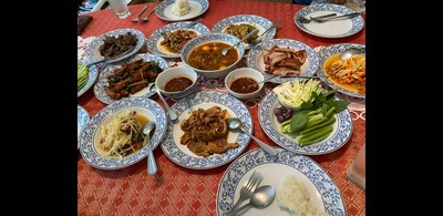 อาหาร หรือ เครื่องดื่ม