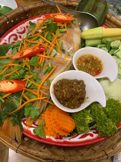 แซ่บ ว่า ซั้น (SAAP WA ZAAN)