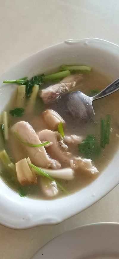 ต้มยำเนื้อท้องปลากระพง