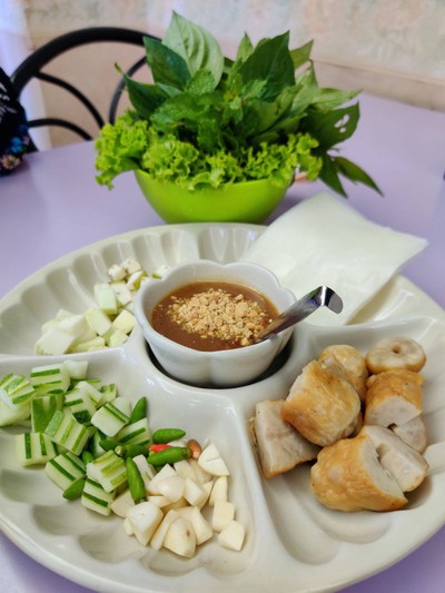 แหนมเนือง