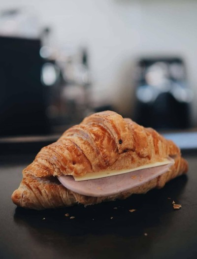 ครัวซองต์แฮมชีส