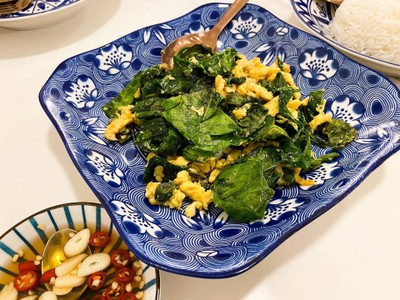 ใบเหลียงผัดไข่