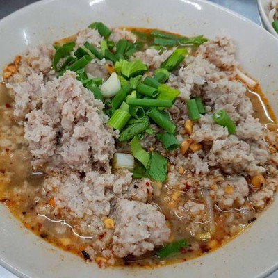 ก๋วยเตียวน้ำหมู/ไก่/เนื้อ