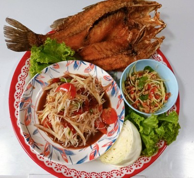 เซ็ตปลากระพงทอดยำมะม่วง+ตำซั่ว-ตำปลาร้า-ตำไทย(เลือกเมนูตำได้ตามชอบค่ะ)