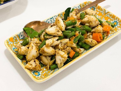 เนื้อปูผัดพริกเหลือง