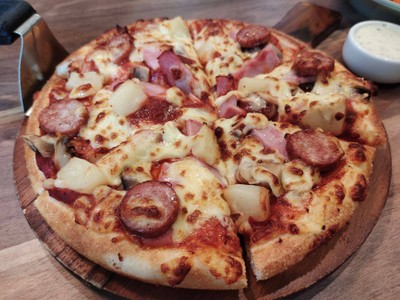 พิชซ่าหน้ามีทเดอะลุกซ์