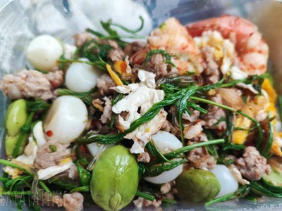 ผัดสามเหม็น