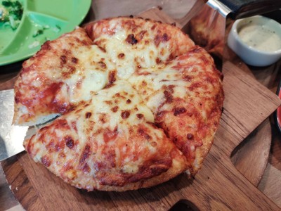 พิชซ่าหน้าชีส