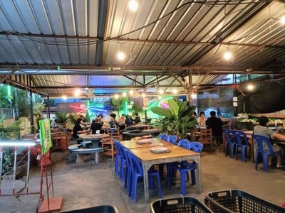 ริมน่านหมูกะทะ ในเมืองน่าน -