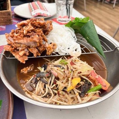 อาหาร หรือ เครื่องดื่ม