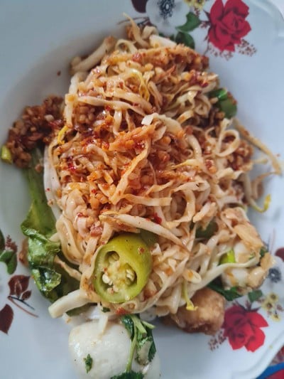 บะหมี่แห้งยำ