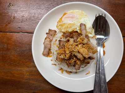 ข้าวหมูสามชั้นย่าง