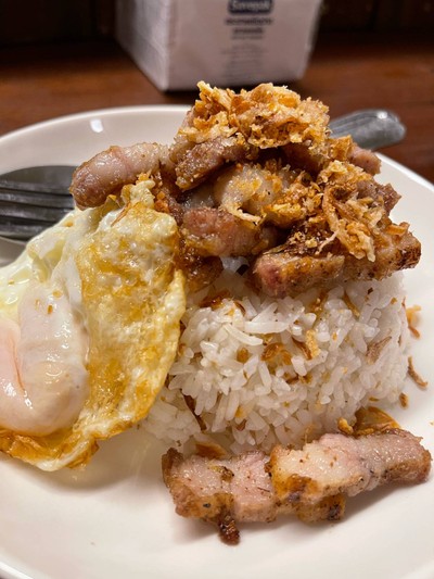 ข้าวหมูสามชั้นย่าง