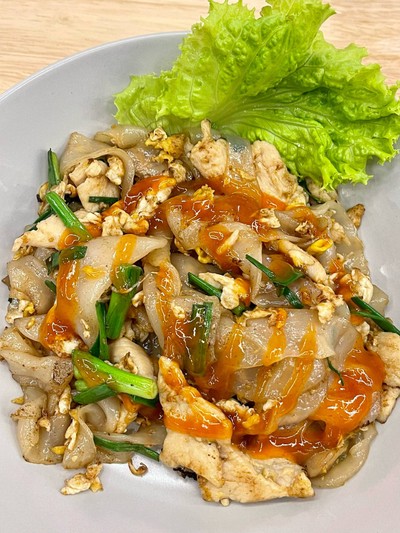 ก๋วยเตี๋ยวคั่วไก่