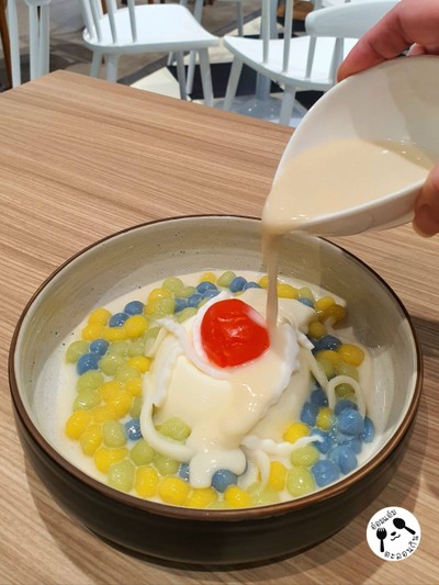 พุดดิ้งมะพร้าวอ่อนบัวลอยไข่เค็ม