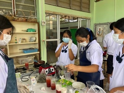 วิธีทำ สตอเบอร์รี่นมสดอัญชันมะนาว